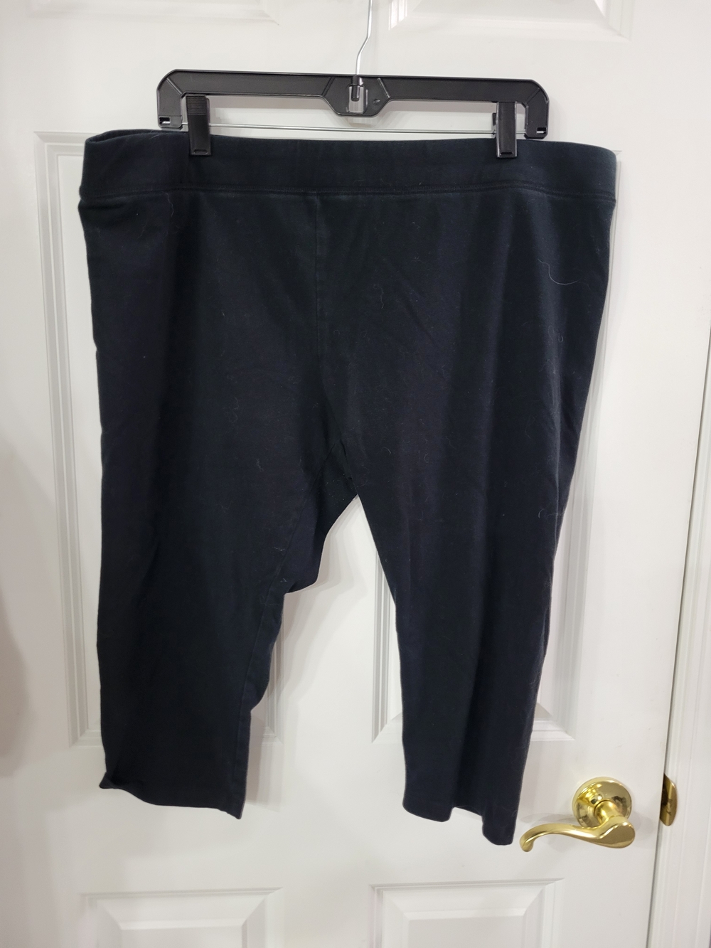 Ava & Viv Black Capri Knee Leggings